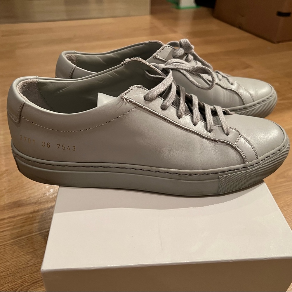 Common projects low Achilles sneakers in grey